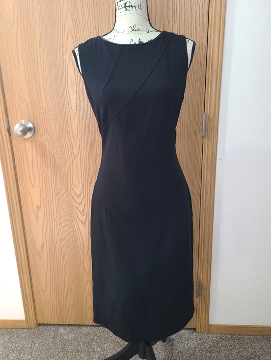 White House Black Market Dresses & Skirts - White House Black Market Ruched Seam Classic Fitted Little Black Sheath Dress